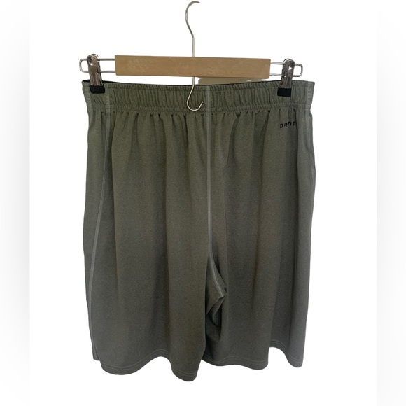 Nike DriFit Shorts size M - Picture 3 of 5